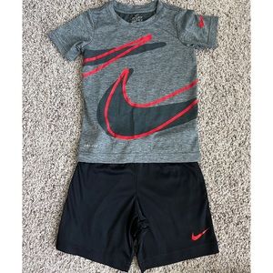 SET- Nike Boys Tee and Shorts(4T)
